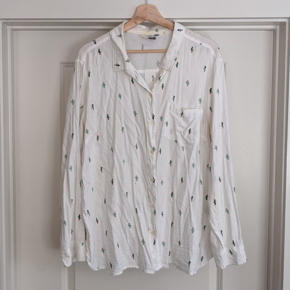 Old Navy Classic Women's Button Up Shirt